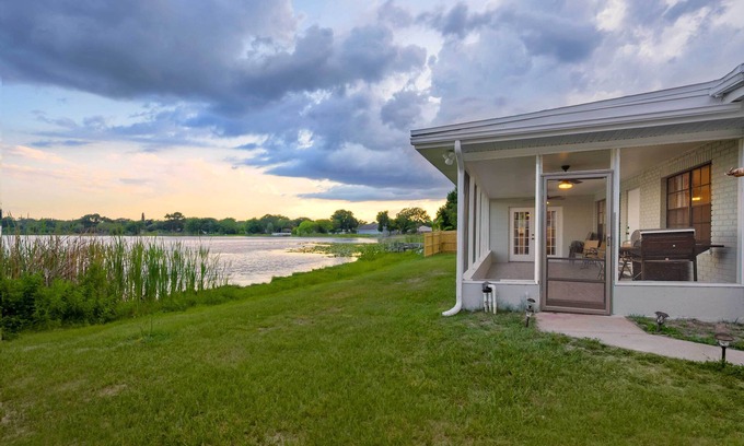 Winter Haven House | Hook, Line & Leisure: Lakefront Gem w/Porch!
