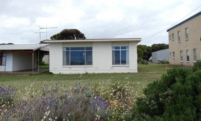 Melville House | Hooked on Yorkes - Absolute beachfront holiday shack *OFF PEAK SPECIAL *