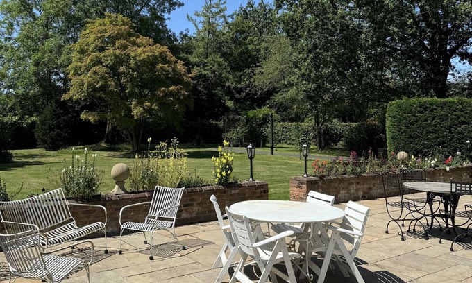 Hookwood Cabin | Hookwood Lodge London Gatwick