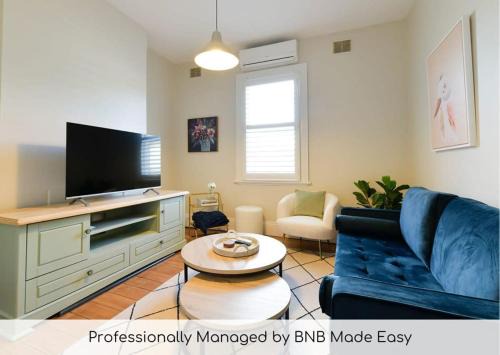 Bathurst Apartment | Hope St Cottage I - Historic Haven, Mountain Views