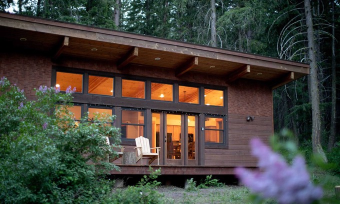 Mazama Cabin | Horseman’s Hideaway 2 bedroom cabin - dogs welcome