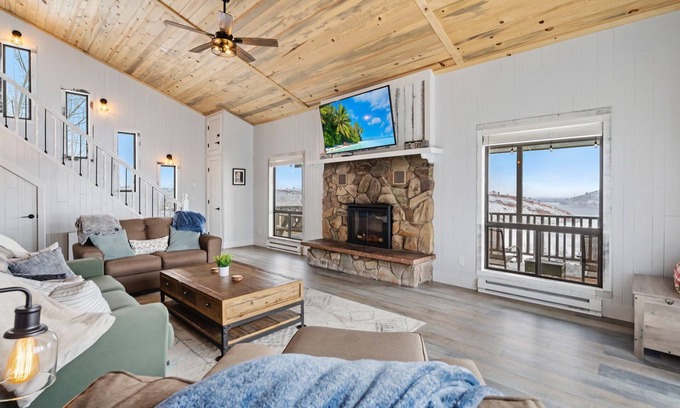 Fort Collins House | Horsetooth Viewtopia - Stunning 360 Views & Hot Tub