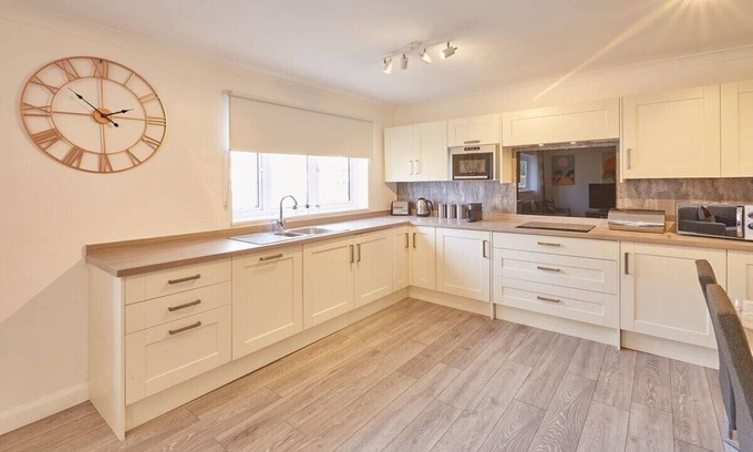 Darlington House | Host & Stay | Dacama @ Dene Grove