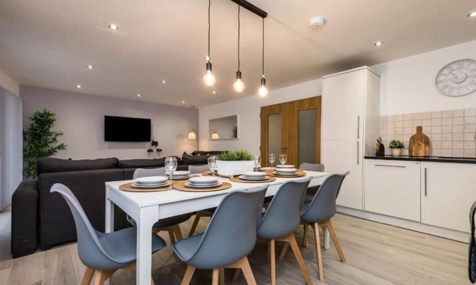 Chinatown Apartment | Host & Stay | Knight Street Place