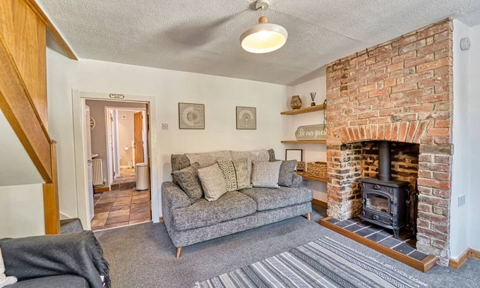 Worcester House | Host & Stay | London Road Cottage