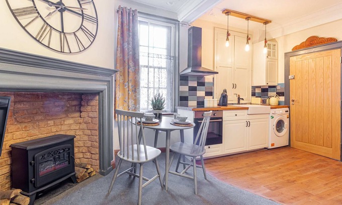 Hereford Apartment | Host & Stay | Merchant House Studio