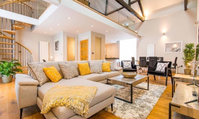 Holt House | Host & Stay | Oddfellows Hall