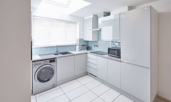 Skinningrove House | Host & Stay | Painter's Rest