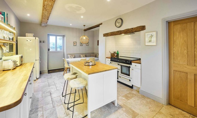 Holt House | Host & Stay | Rock Rose