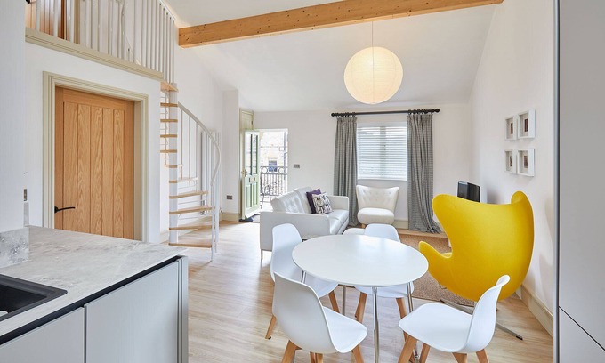 Preston-under-Scar House | Host & Stay | Sunshine Cottage
