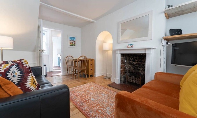 Brighton City Centre House | Host & Stay | The Navy at Frederick Gardens