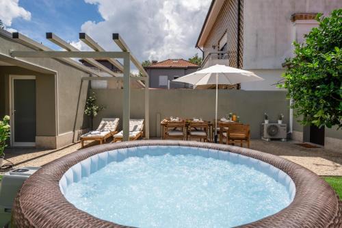 Paranhos House | Host Wise - Terrace Delight House w Private Jacuzzi