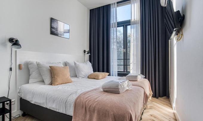 Scheveningen Apartment | Hosted by Wendy prins willem 2