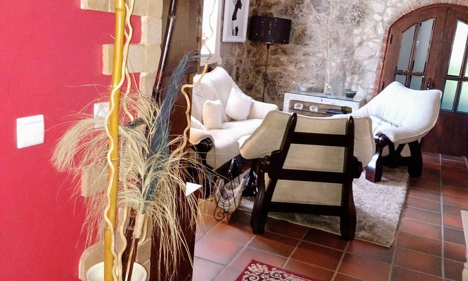 Mendiga House | Hostel and Art