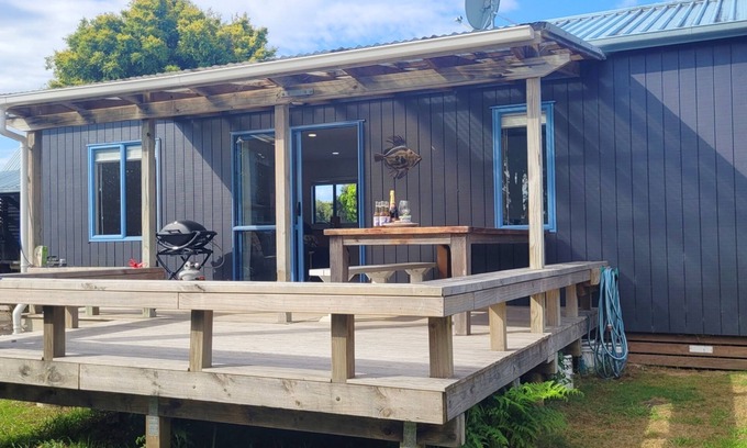 Matarangi House | Hosts on the Coast - A Honey on Manuka