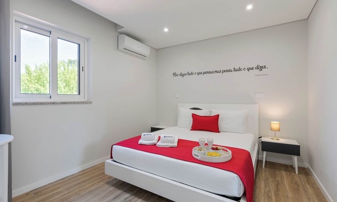 Miguas House | HostWise – Douro View Villa w/10 Suites and Pool