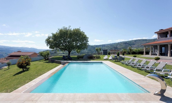 Miguas House | HostWise – Douro View Villa w/10 Suites and Pool