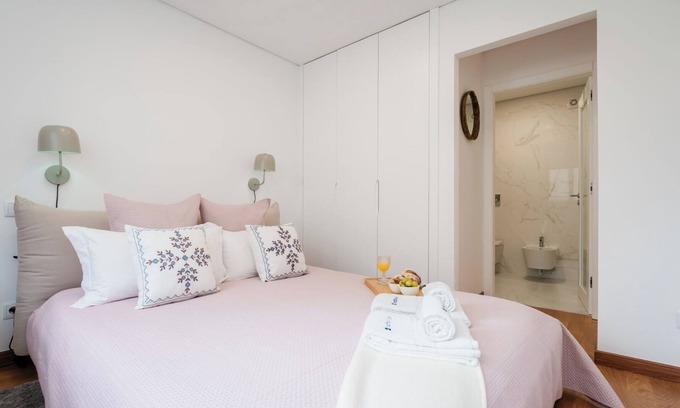Leixões Apartment | HostWise - Stylish and Cozy Flat