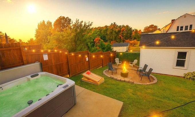 Springfield House | Hot Aug Deals! Bourbon Trail + Fire Pit+ Hot Tub!