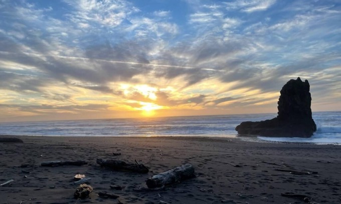 Manchester House | Hot & Cold Tubs Sauna Walk to Beach Dog Friendly EV Charger