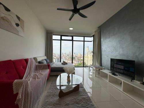 George Town Apartment | HOT & Modern 2BR Beacon Executive Suite, Georgetown