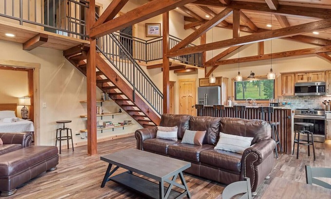 Custer Apartment | Hot Shot Hideaway near Custer Attractions