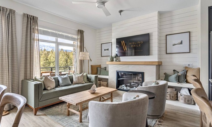 East Kootenay Apartment | Hot Tub | 2 Min From Lake | Modern | Shuffle Board