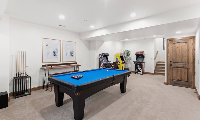 Park City House | Hot tub, 2 primaries, 180° view of Deer Valley, 1GB wifi, pets welcome