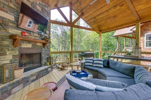 McCaysville House | Hot Tub and River Access Family McCaysville Cabin