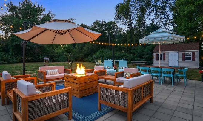 West Kingston House | Hot Tub & Big Yard, Short Drive to Beaches & Newport. Close to Narragansett, RI.