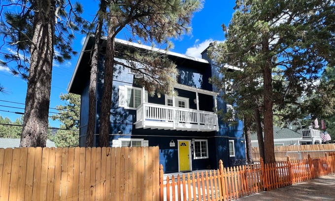 Big Bear Cottage | Hot Tub Cottage Close to Ski Slopes, Sleeps 6!