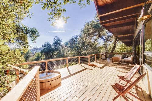 Julian Villa | Hot tub Disney train track in Julian amazing views