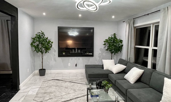 Tobyhanna House | Hot Tub, Fire Pit, Heated Floors PlayStation 4 and More