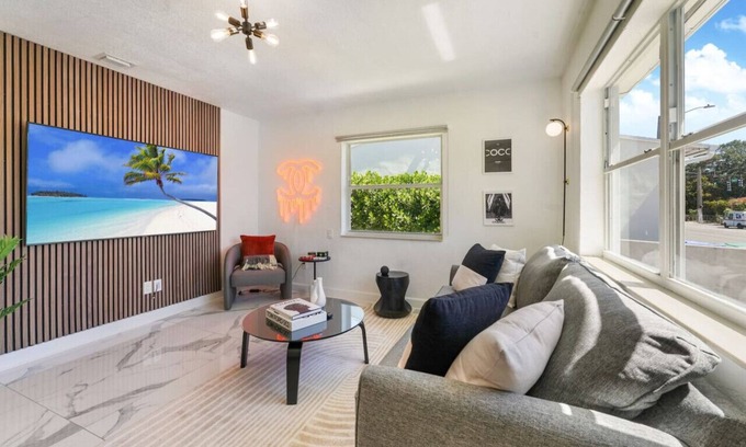 Buena Vista House | Hot Tub Fire Pit Miami Cruise Port Design District