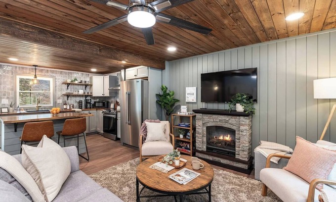 Wingina House | Hot Tub | Fire Pit | River | State Park | King Bed