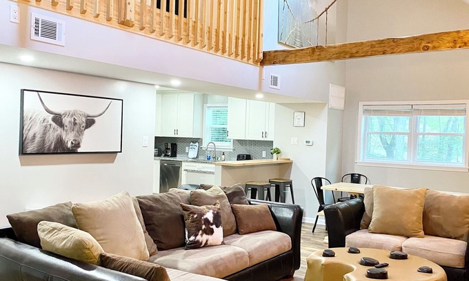 Albrightsville Cabin | Hot Tub! ForestEscape cabin-Full Central Air-4B/2.5b-12 adults+kids-game room