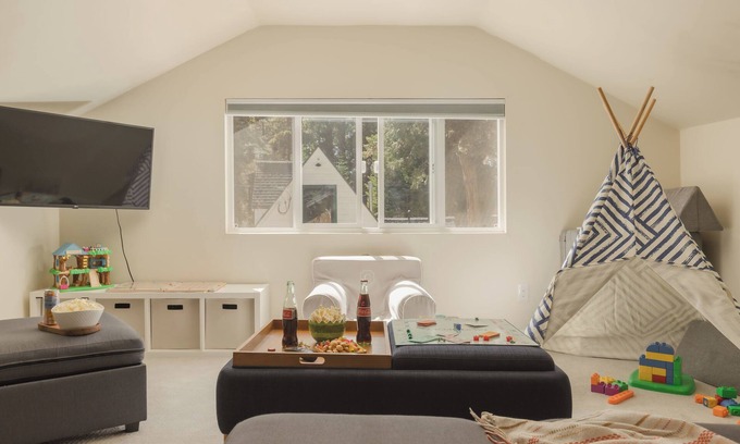 Lake Forest House | Hot tub, game loft, family friendly lots of kids toys!