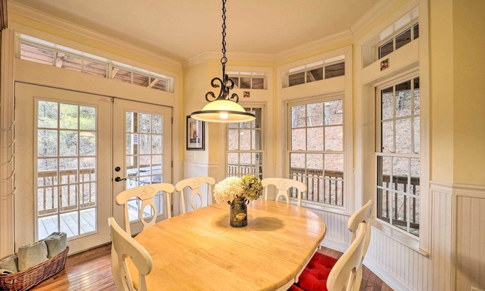 Vilas Cottage | Hot Tub & Game Room: 'A Mountain Dream' in Vilas