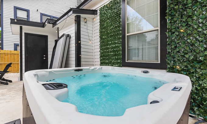Midtown House | Hot Tub & Game Room near Downtown & the Riverwalk!