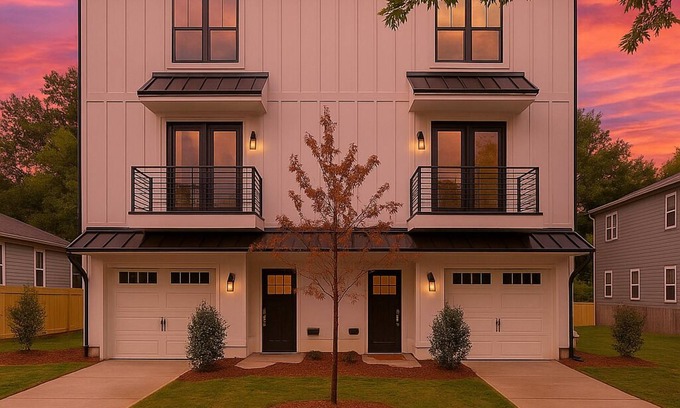 Charlotte House | Hot Tub Game Room Rooftop Fire Pit Uptown