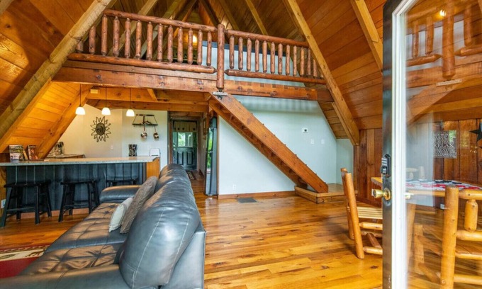 Slade Apartment | Hot Tub - Haven at the Red - Red River Gorge, KY