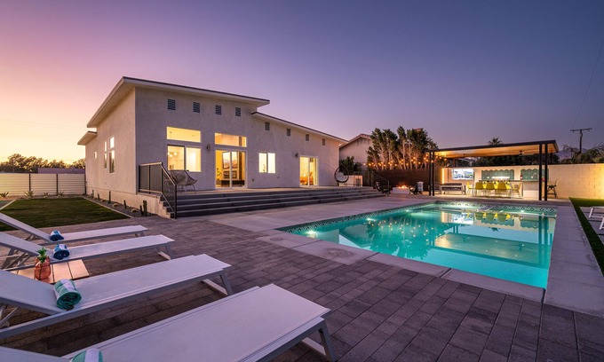 Desert Hot Springs House | *Hot Tub Heat included* | 2 King suites | EV charger