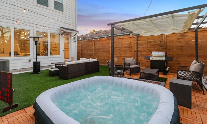 OST - South Union House | Hot tub Hotspot | Big Backyard W/Movie Room | Rodeo NRG