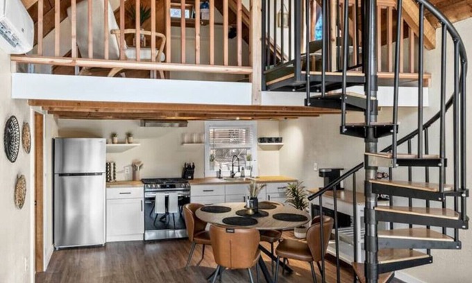 Kachina Village Cabin | Hot Tub King Fast WiFi