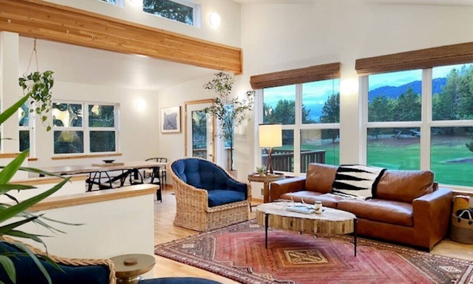 Manzanita House | Hot Tub| King Suite| walk to beach|Views