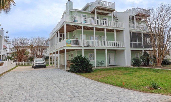 Tybee Island House | Hot tub + lots of space! Discounted Summer Rates!