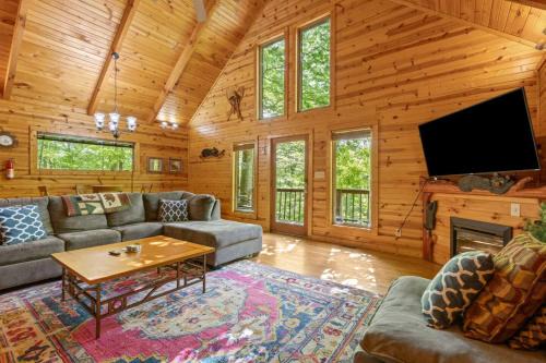 Slade House | Hot Tub No Pet Fee - Beary Secluded - RRG
