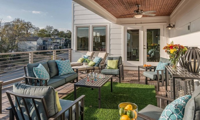 Salemtown House | Hot Tub, Pool table, Rooftop-Near Broadway,10 Beds