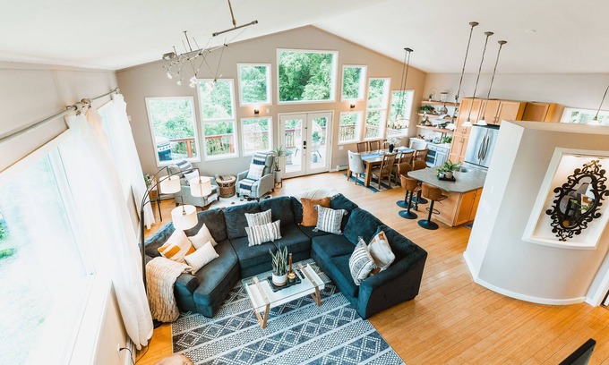 Eagle River House | Hot tub! Retreat for large or small groups. Sleeps 16! View Auoras and Denali!