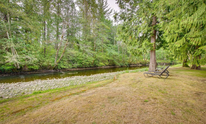 Startup House | Hot Tub: Riverfront Retreat 4 Mi to Wallace Falls